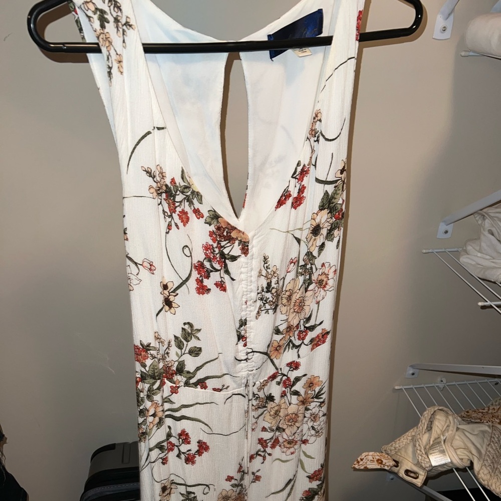 Cute sundress with cinch in the front. No stains or damage.